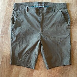 Men's Olive Shorts Living Life/Desert Dunes size 33 new- no tag